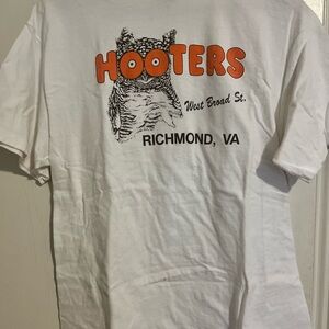 Hooters Richmond VA White T-Shirt
